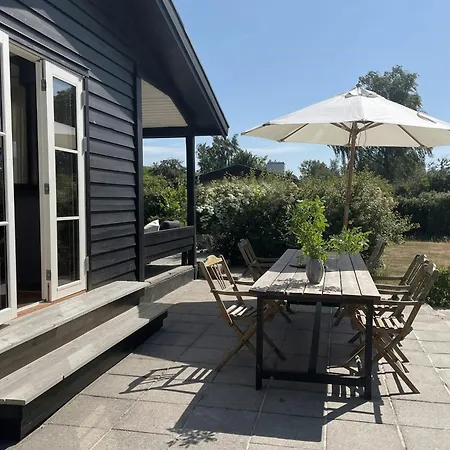 度假居 A Classic Summer House Atmosphere On Northern Mon *